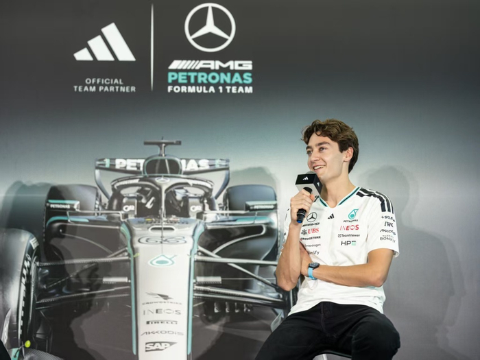 说着“侬好”的拉塞尔，你怎能不爱|上海|梅赛德斯AMG车队|乔治·拉塞尔|赛车手|揭幕战_新浪体育_新浪新闻